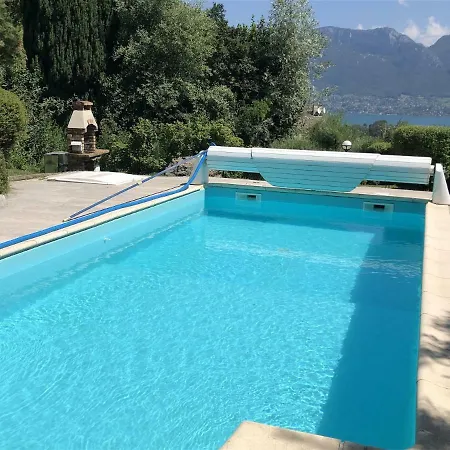 Avec Piscine 9 *